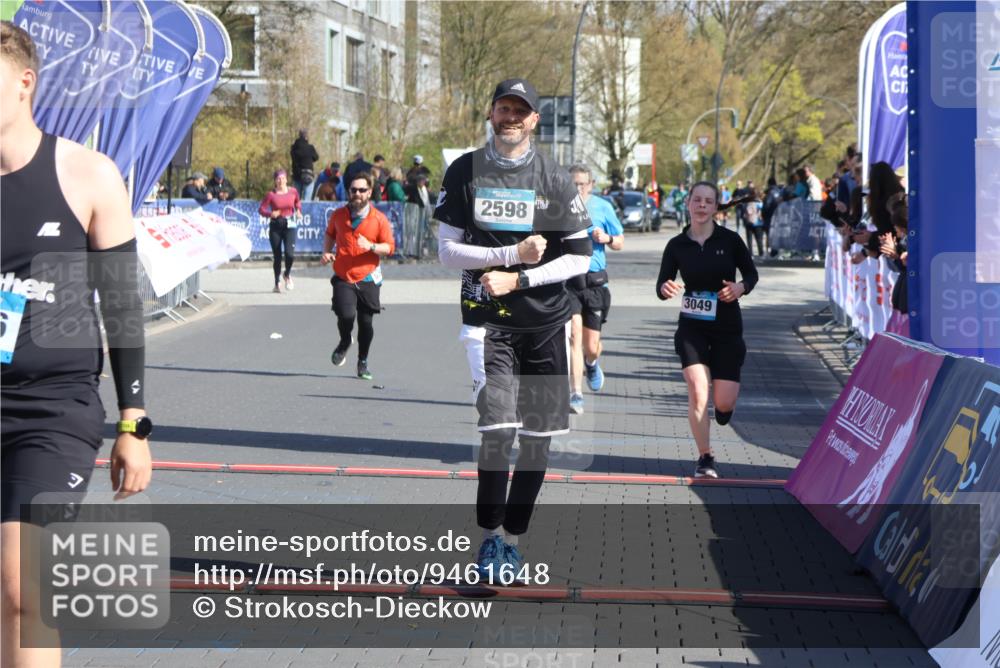 12.04.2026 - 45. Internationalen Wilhelmsburger Insellauf Strokosch-Dieckow http://msf.ph/oto/9461648 12.04.2026 10:51:44 Ziel 3996, 5608, 2598, 3049, 4263 meine-sportfotos.de