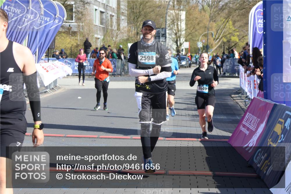 12.04.2026 - 45. Internationalen Wilhelmsburger Insellauf Strokosch-Dieckow http://msf.ph/oto/9461656 12.04.2026 10:51:44 Ziel 3996, 5608, 2598, 3049, 4263 meine-sportfotos.de