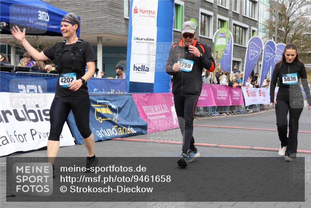12.04.2026 - 45. Internationalen Wilhelmsburger Insellauf Strokosch-Dieckow http://msf.ph/oto/9461658 12.04.2026 13:18:29 Ziel 4203, 4202, 5836, 2759, 4487, 2833 meine-sportfotos.de