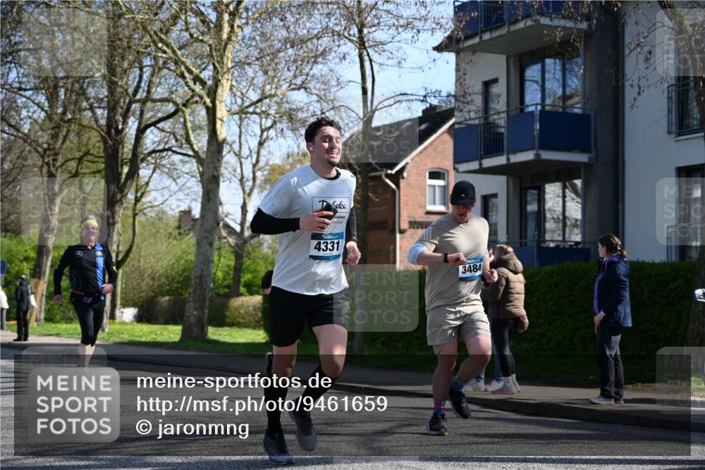 12.04.2026 - 45. Internationalen Wilhelmsburger Insellauf J. Mangold http://msf.ph/oto/9461659 12.04.2026 10:46:37 Ziel 3008, 4631, 2841, 5726, 5562, 3484, 4331, 3553, 3713, 3860, 5538, 4706, 4700, 5803, 2206, 5421, 5626, 3493, 3494, 3010, 3854, 3010, 3854, 2393, 2845, 3332, 3349, 4297, 3830, 3098, 5445, 3098, 5445, 4992, 3450, 5054 meine-sportfotos.de