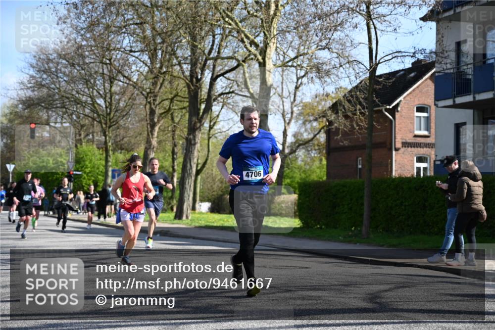 12.04.2026 - 45. Internationalen Wilhelmsburger Insellauf J. Mangold http://msf.ph/oto/9461667 12.04.2026 10:46:40 Ziel 2841, 5726, 5562, 3484, 4331, 3553, 3713, 3860, 5538, 4706, 4700, 5803, 2206, 5421, 5626, 3493, 3494, 3010, 3854, 2393, 2845, 3332, 3349, 3332, 3349, 4297, 3830, 3098, 5445, 4992, 3450, 5054 meine-sportfotos.de