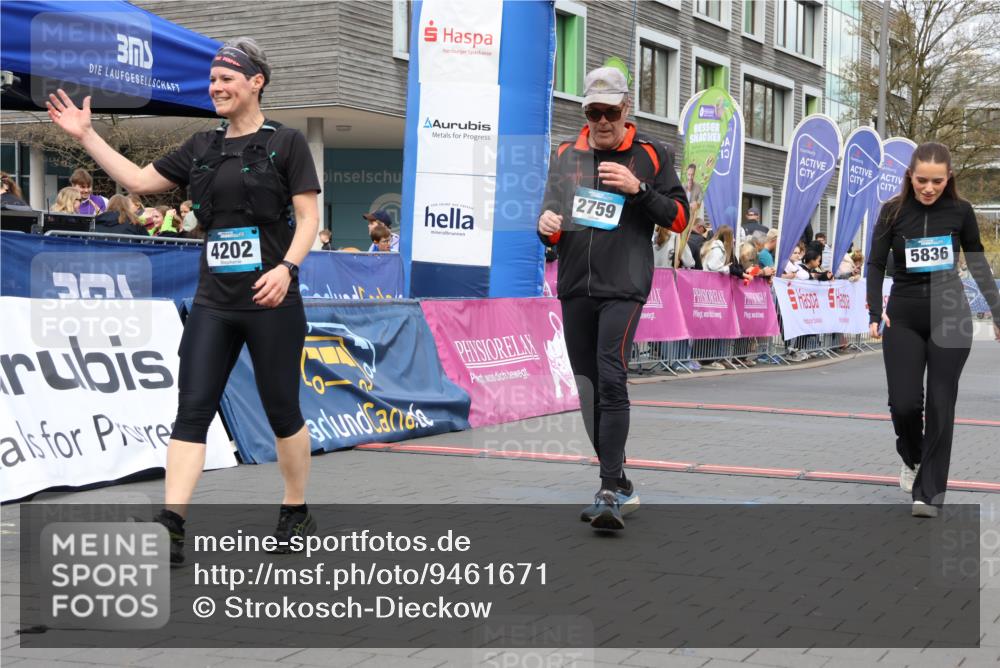 12.04.2026 - 45. Internationalen Wilhelmsburger Insellauf Strokosch-Dieckow http://msf.ph/oto/9461671 12.04.2026 13:18:29 Ziel 4203, 4202, 5836, 2759, 4487, 2833 meine-sportfotos.de
