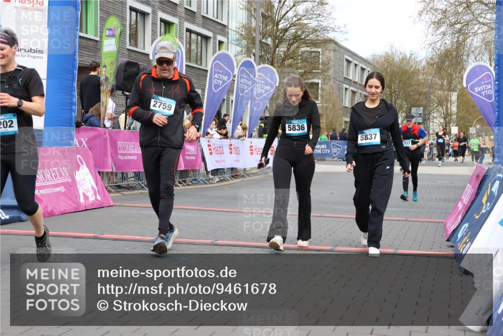 12.04.2026 - 45. Internationalen Wilhelmsburger Insellauf Strokosch-Dieckow http://msf.ph/oto/9461678 12.04.2026 13:18:28 Ziel 4203, 4202, 5836, 2759, 4487, 2833 meine-sportfotos.de