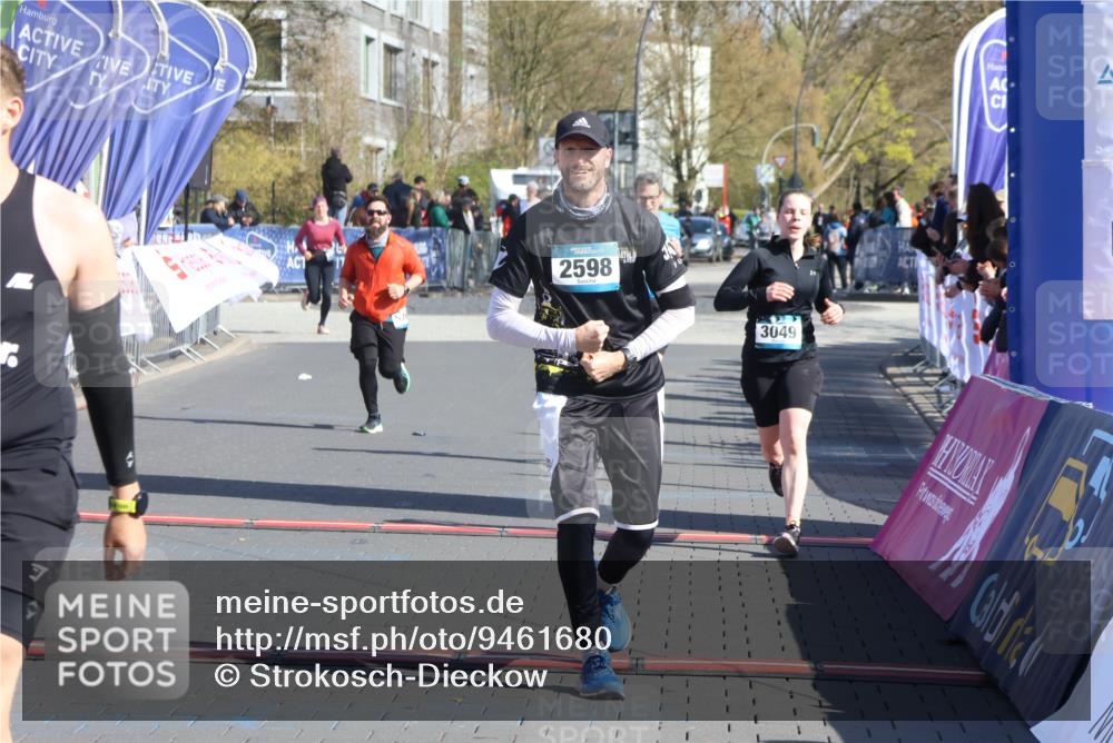 12.04.2026 - 45. Internationalen Wilhelmsburger Insellauf Strokosch-Dieckow http://msf.ph/oto/9461680 12.04.2026 10:51:44 Ziel 3996, 5608, 2598, 3049, 4263 meine-sportfotos.de