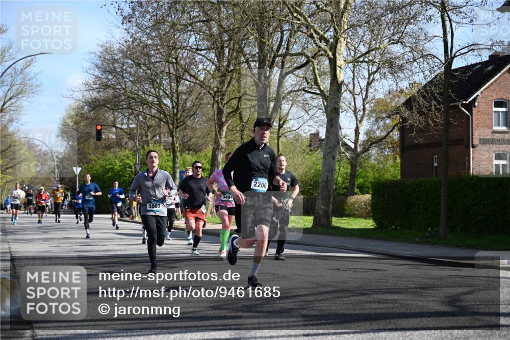 12.04.2026 - 45. Internationalen Wilhelmsburger Insellauf J. Mangold http://msf.ph/oto/9461685 12.04.2026 10:46:45 Ziel 5562, 3484, 4331, 3553, 3713, 3860, 5538, 4706, 4700, 5803, 2206, 5421, 5626, 3493, 3494, 3010, 3854, 2393, 2845, 3332, 3349, 4297, 3830, 3098, 5445, 4992, 3450, 5054 meine-sportfotos.de