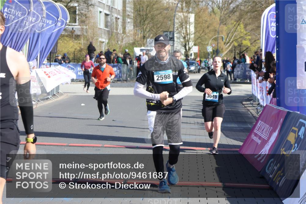 12.04.2026 - 45. Internationalen Wilhelmsburger Insellauf Strokosch-Dieckow http://msf.ph/oto/9461687 12.04.2026 10:51:44 Ziel 3996, 5608, 2598, 3049, 4263 meine-sportfotos.de