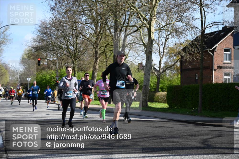 12.04.2026 - 45. Internationalen Wilhelmsburger Insellauf J. Mangold http://msf.ph/oto/9461689 12.04.2026 10:46:45 Ziel 5562, 3484, 4331, 3553, 3713, 3860, 5538, 4706, 4700, 5803, 2206, 5421, 5626, 3493, 3494, 3010, 3854, 2393, 2845, 3332, 3349, 4297, 3830, 3098, 5445, 4992, 3450, 5054 meine-sportfotos.de