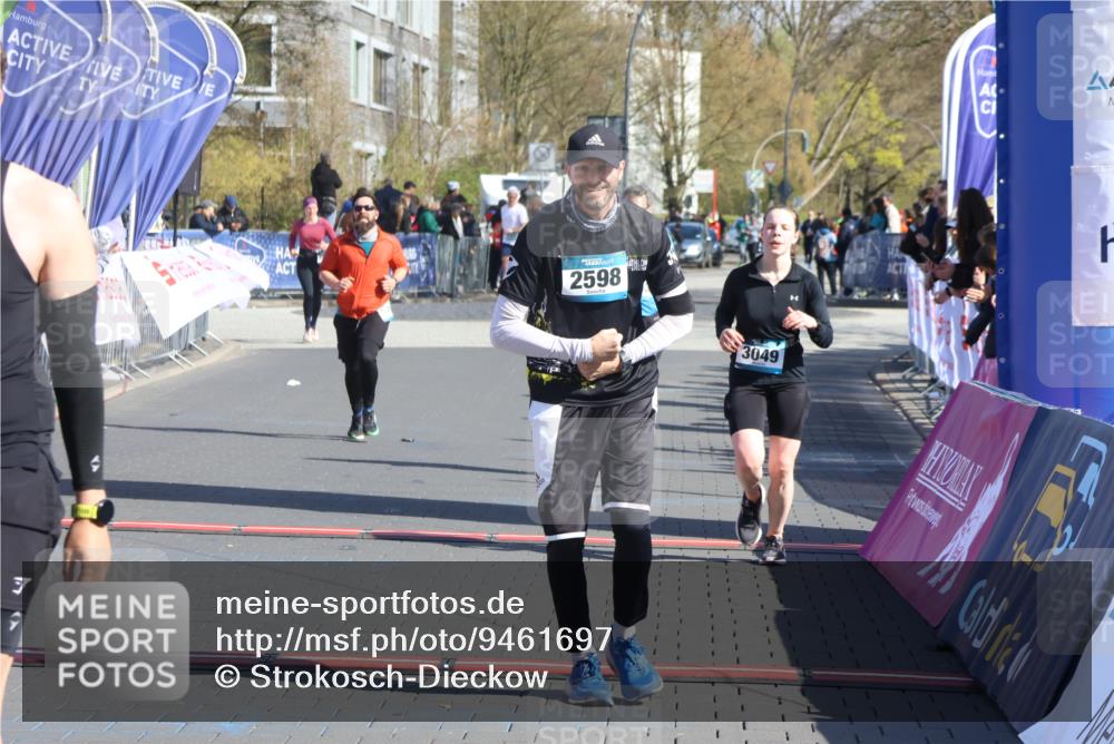 12.04.2026 - 45. Internationalen Wilhelmsburger Insellauf Strokosch-Dieckow http://msf.ph/oto/9461697 12.04.2026 10:51:44 Ziel 3996, 5608, 2598, 3049, 4263 meine-sportfotos.de