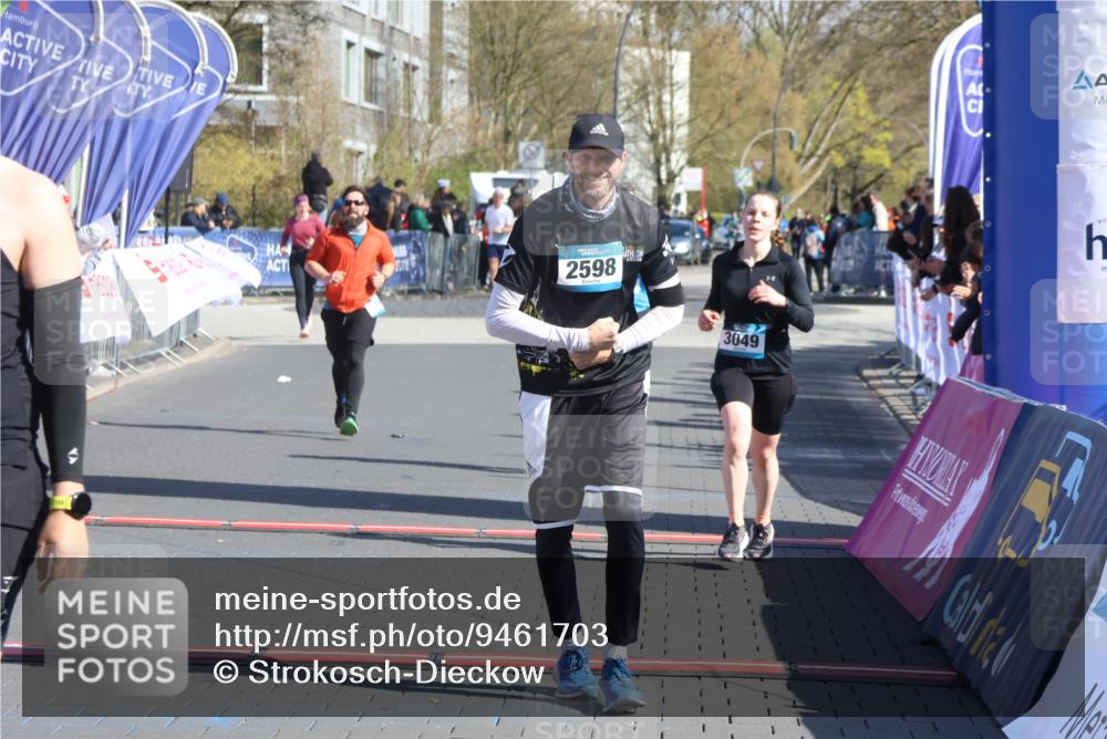 12.04.2026 - 45. Internationalen Wilhelmsburger Insellauf Strokosch-Dieckow http://msf.ph/oto/9461703 12.04.2026 10:51:44 Ziel 3996, 5608, 2598, 3049, 4263 meine-sportfotos.de