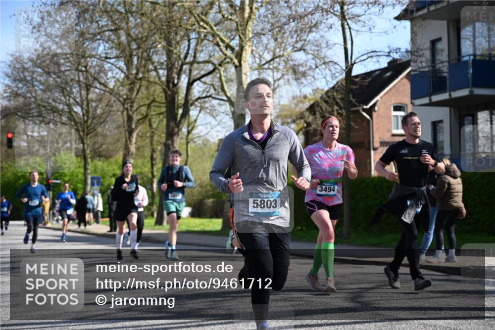 12.04.2026 - 45. Internationalen Wilhelmsburger Insellauf J. Mangold http://msf.ph/oto/9461712 12.04.2026 10:46:47 Ziel 3484, 4331, 3553, 3713, 3860, 5538, 4706, 4700, 5803, 2206, 5421, 5626, 3493, 3494, 3010, 3854, 2393, 2845, 3332, 3349, 4297, 3830, 3830, 3098, 5445, 4992, 3450, 5054 meine-sportfotos.de