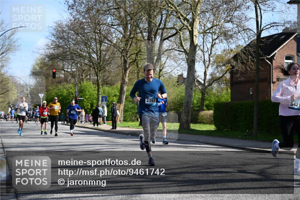 12.04.2026 - 45. Internationalen Wilhelmsburger Insellauf J. Mangold http://msf.ph/oto/9461742 12.04.2026 10:46:51 Ziel 3860, 5538, 4706, 4700, 5803, 2206, 5421, 5626, 3493, 3494, 3010, 3854, 2393, 2845, 3332, 3349, 4297, 3830, 3098, 5445, 4992, 3450, 5054, 2358, 4932 meine-sportfotos.de