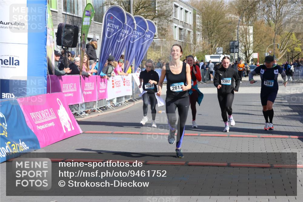 12.04.2026 - 45. Internationalen Wilhelmsburger Insellauf Strokosch-Dieckow http://msf.ph/oto/9461752 12.04.2026 11:09:55 Ziel 2612, 3382, 4081, 3383, 2238 meine-sportfotos.de