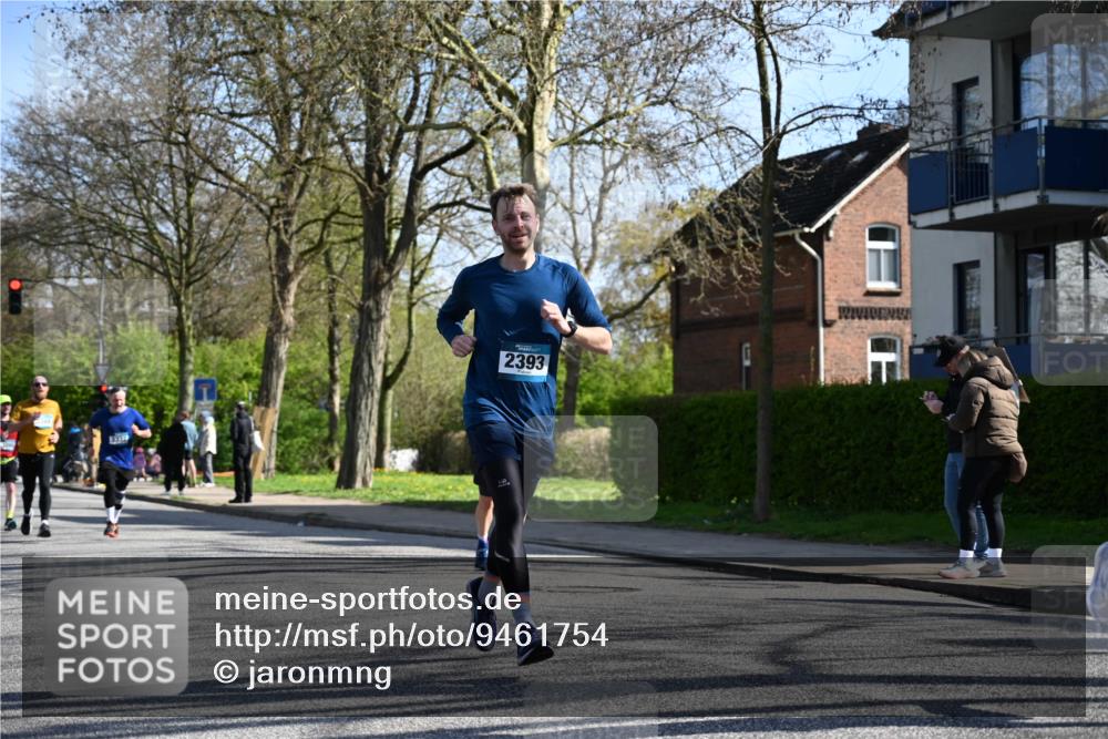 12.04.2026 - 45. Internationalen Wilhelmsburger Insellauf J. Mangold http://msf.ph/oto/9461754 12.04.2026 10:46:51 Ziel 3860, 5538, 4706, 4700, 5803, 2206, 5421, 5626, 3493, 3494, 3010, 3854, 2393, 2845, 3332, 3349, 4297, 3830, 3098, 5445, 4992, 3450, 5054, 2358, 4932 meine-sportfotos.de