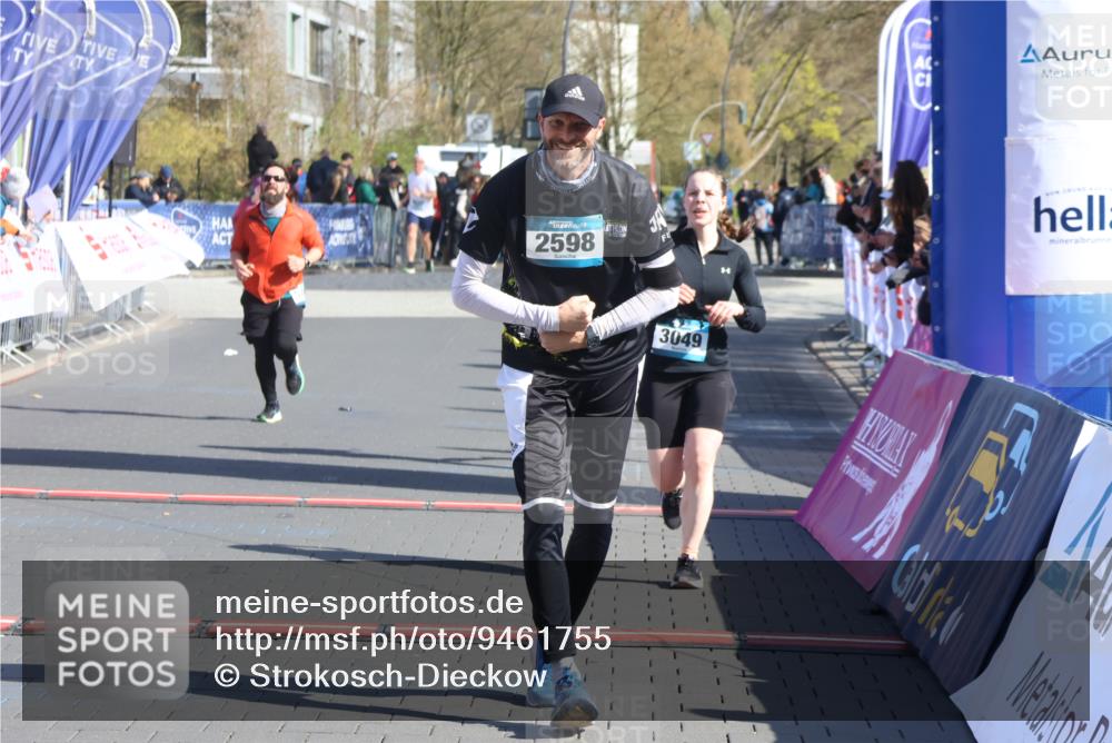 12.04.2026 - 45. Internationalen Wilhelmsburger Insellauf Strokosch-Dieckow http://msf.ph/oto/9461755 12.04.2026 10:51:45 Ziel 3996, 5608, 2598, 3049, 4263, 5769 meine-sportfotos.de