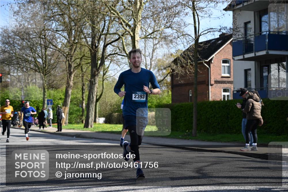 12.04.2026 - 45. Internationalen Wilhelmsburger Insellauf J. Mangold http://msf.ph/oto/9461756 12.04.2026 10:46:51 Ziel 3860, 5538, 4706, 4700, 5803, 2206, 5421, 5626, 3493, 3494, 3010, 3854, 2393, 2845, 3332, 3349, 4297, 3830, 3098, 5445, 4992, 3450, 5054, 2358, 4932 meine-sportfotos.de