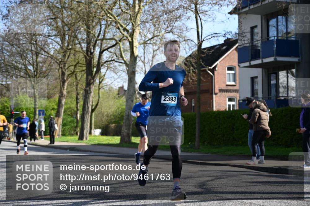 12.04.2026 - 45. Internationalen Wilhelmsburger Insellauf J. Mangold http://msf.ph/oto/9461763 12.04.2026 10:46:52 Ziel 5538, 4706, 4700, 5803, 2206, 5421, 5626, 3493, 3494, 3010, 3854, 2393, 2845, 3332, 3349, 4297, 3830, 3098, 5445, 4992, 3450, 5054, 2358, 4932 meine-sportfotos.de