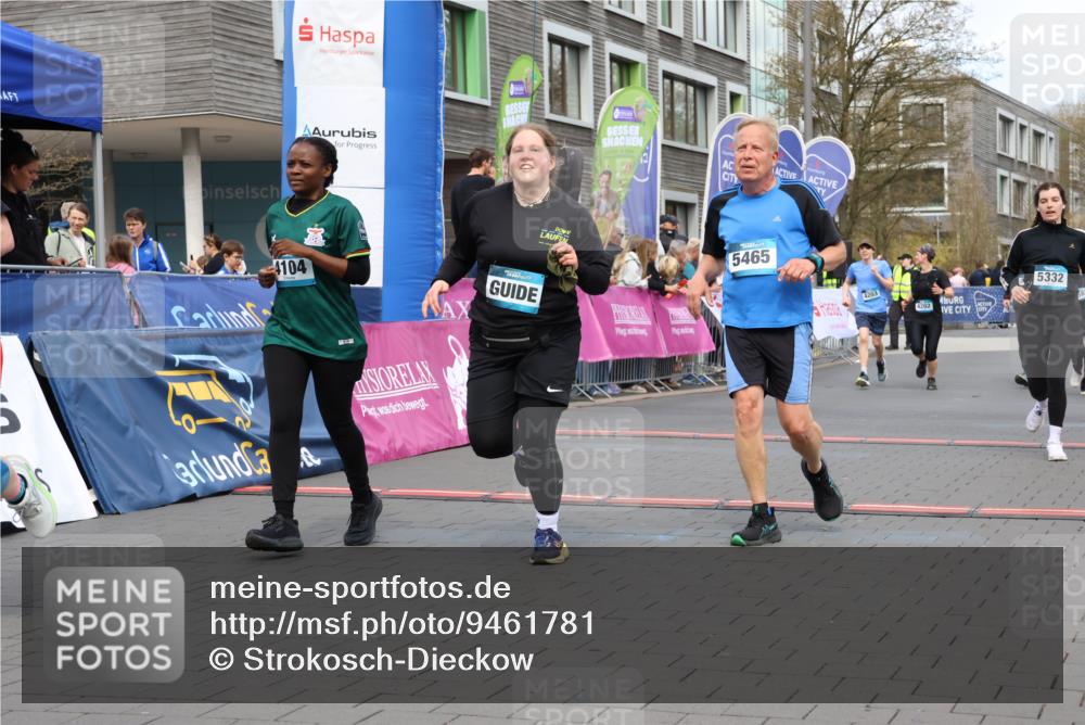12.04.2026 - 45. Internationalen Wilhelmsburger Insellauf Strokosch-Dieckow http://msf.ph/oto/9461781 12.04.2026 13:18:22 Ziel 4104, 5465, 4998, 5332, 4203, 4202, 5836, 2759 meine-sportfotos.de