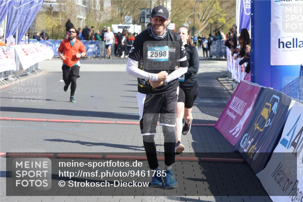 12.04.2026 - 45. Internationalen Wilhelmsburger Insellauf Strokosch-Dieckow http://msf.ph/oto/9461785 12.04.2026 10:51:45 Ziel 3996, 5608, 2598, 3049, 4263, 5769 meine-sportfotos.de