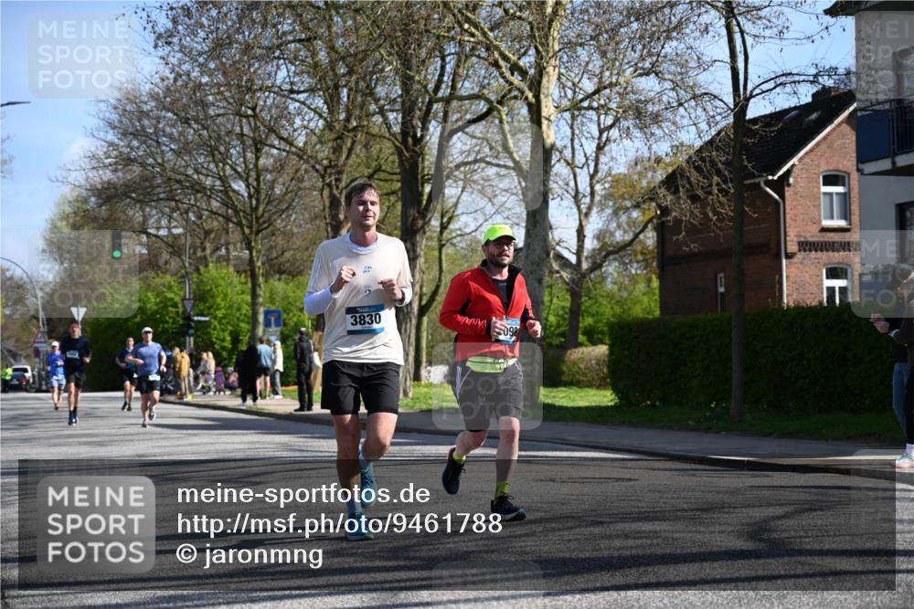 12.04.2026 - 45. Internationalen Wilhelmsburger Insellauf J. Mangold http://msf.ph/oto/9461788 12.04.2026 10:46:57 Ziel 2206, 5421, 5626, 3493, 3494, 3010, 3854, 2393, 2845, 3332, 3349, 4297, 3830, 3098, 5445, 4992, 3450, 5054, 2358, 4932, 4402, 4367 meine-sportfotos.de