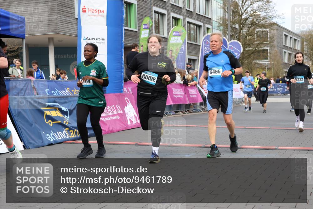 12.04.2026 - 45. Internationalen Wilhelmsburger Insellauf Strokosch-Dieckow http://msf.ph/oto/9461789 12.04.2026 13:18:22 Ziel 4104, 5465, 4998, 5332, 4203, 4202, 5836, 2759 meine-sportfotos.de