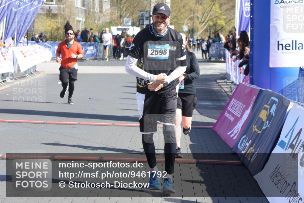 12.04.2026 - 45. Internationalen Wilhelmsburger Insellauf Strokosch-Dieckow http://msf.ph/oto/9461792 12.04.2026 10:51:45 Ziel 3996, 5608, 2598, 3049, 4263, 5769 meine-sportfotos.de