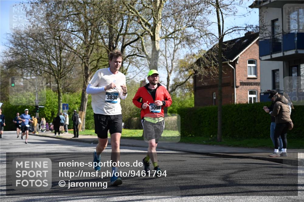 12.04.2026 - 45. Internationalen Wilhelmsburger Insellauf J. Mangold http://msf.ph/oto/9461794 12.04.2026 10:46:57 Ziel 2206, 5421, 5626, 3493, 3494, 3010, 3854, 2393, 2845, 3332, 3349, 4297, 3830, 3098, 5445, 4992, 3450, 5054, 2358, 4932, 4402, 4367 meine-sportfotos.de