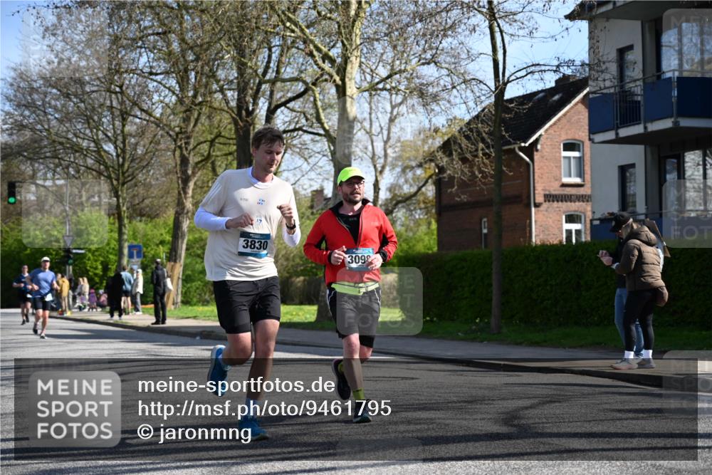 12.04.2026 - 45. Internationalen Wilhelmsburger Insellauf J. Mangold http://msf.ph/oto/9461795 12.04.2026 10:46:57 Ziel 2206, 5421, 5626, 3493, 3494, 3010, 3854, 2393, 2845, 3332, 3349, 4297, 3830, 3098, 5445, 4992, 3450, 5054, 2358, 4932, 4402, 4367 meine-sportfotos.de