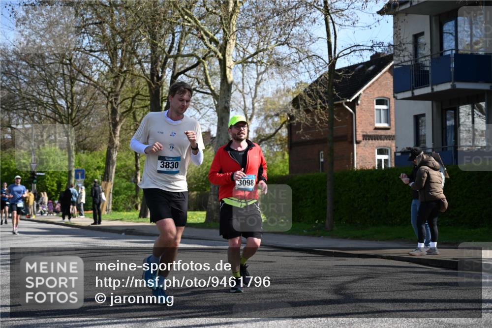 12.04.2026 - 45. Internationalen Wilhelmsburger Insellauf J. Mangold http://msf.ph/oto/9461796 12.04.2026 10:46:58 Ziel 2206, 5421, 5626, 3493, 3494, 3010, 3854, 2393, 2845, 3332, 3349, 4297, 3830, 3098, 5445, 4992, 3450, 5054, 2358, 4932, 4402, 4367, 4181 meine-sportfotos.de