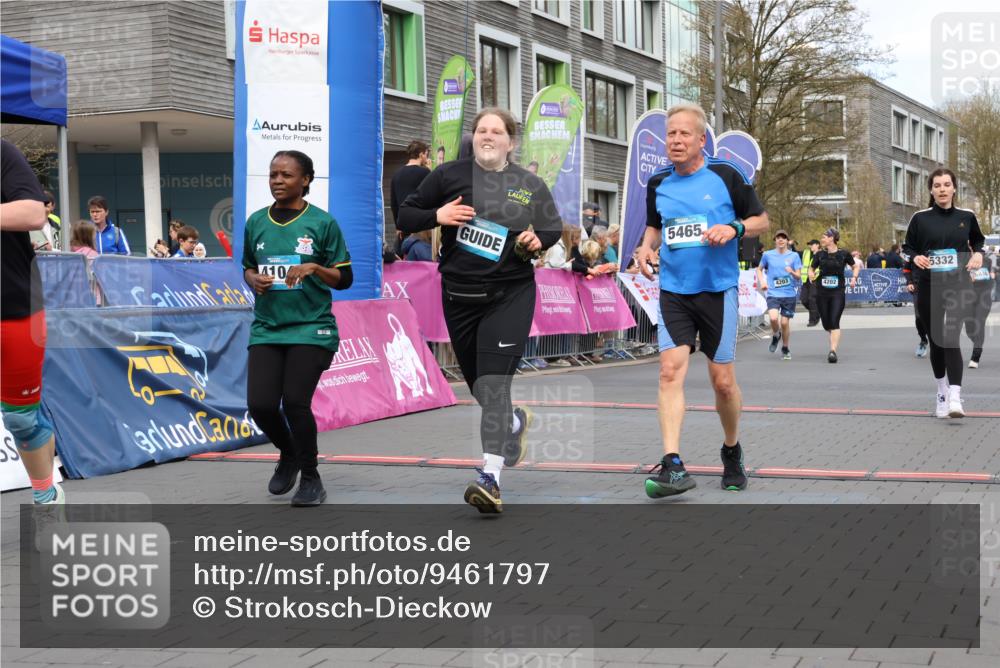 12.04.2026 - 45. Internationalen Wilhelmsburger Insellauf Strokosch-Dieckow http://msf.ph/oto/9461797 12.04.2026 13:18:22 Ziel 4104, 5465, 4998, 5332, 4203, 4202, 5836, 2759 meine-sportfotos.de