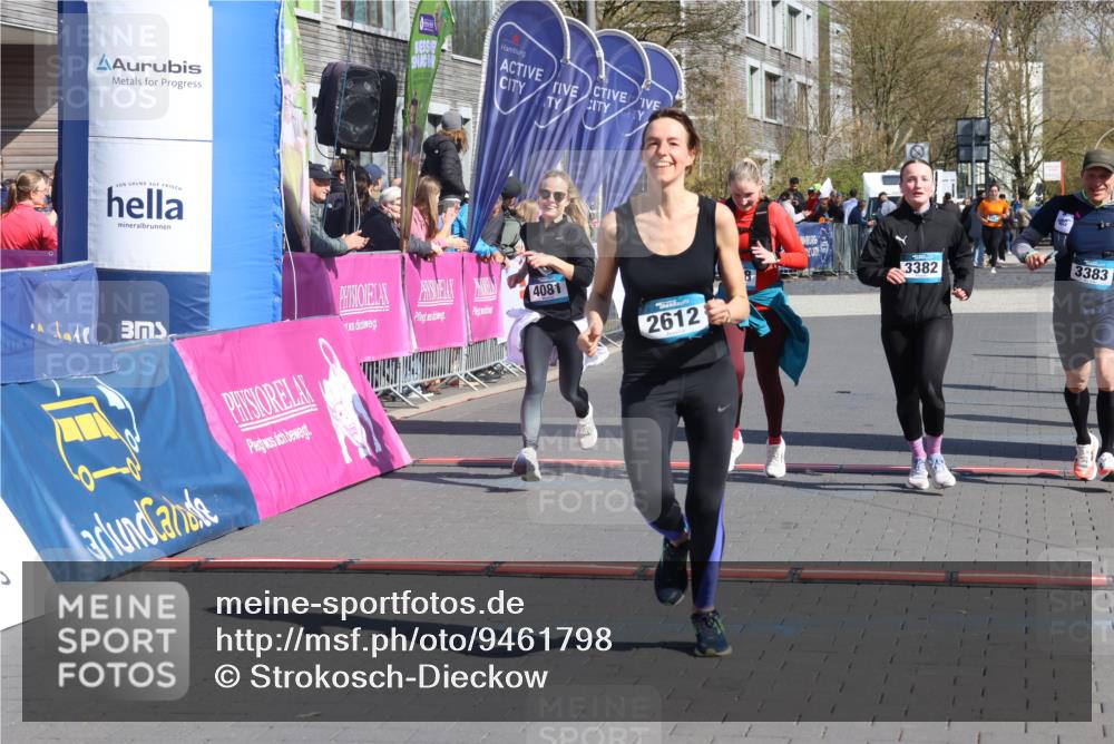 12.04.2026 - 45. Internationalen Wilhelmsburger Insellauf Strokosch-Dieckow http://msf.ph/oto/9461798 12.04.2026 11:09:56 Ziel 2612, 3382, 4081, 3383, 2238 meine-sportfotos.de