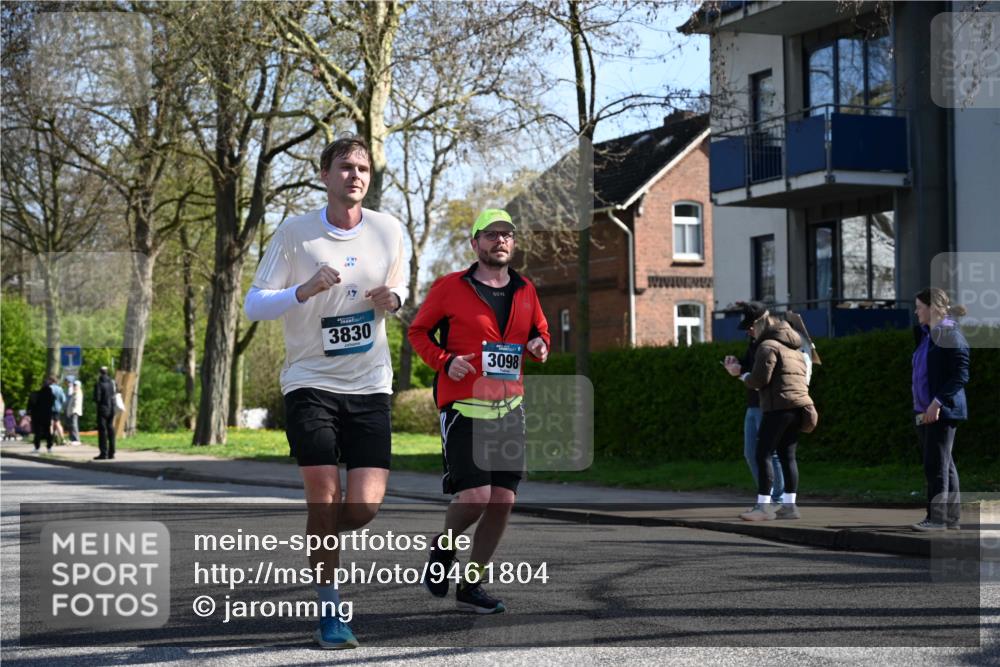 12.04.2026 - 45. Internationalen Wilhelmsburger Insellauf J. Mangold http://msf.ph/oto/9461804 12.04.2026 10:46:58 Ziel 2206, 5421, 5626, 3493, 3494, 3010, 3854, 2393, 2845, 3332, 3349, 4297, 3830, 3098, 5445, 4992, 3450, 5054, 2358, 4932, 4402, 4367, 4181 meine-sportfotos.de