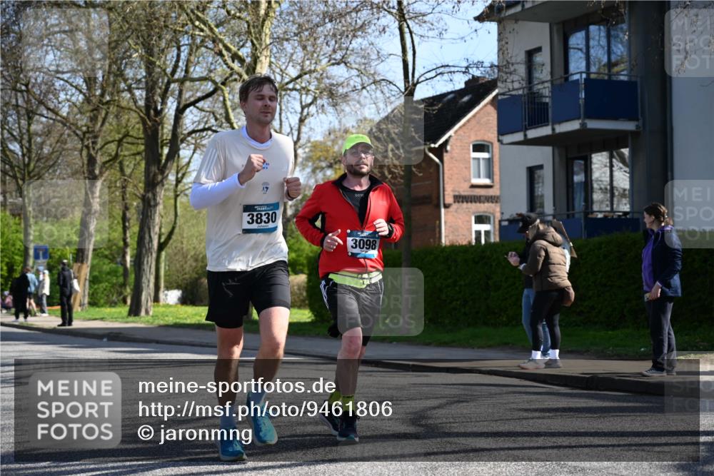 12.04.2026 - 45. Internationalen Wilhelmsburger Insellauf J. Mangold http://msf.ph/oto/9461806 12.04.2026 10:46:58 Ziel 2206, 5421, 5626, 3493, 3494, 3010, 3854, 2393, 2845, 3332, 3349, 4297, 3830, 3098, 5445, 4992, 3450, 5054, 2358, 4932, 4402, 4367, 4181 meine-sportfotos.de