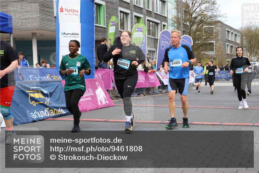 12.04.2026 - 45. Internationalen Wilhelmsburger Insellauf Strokosch-Dieckow http://msf.ph/oto/9461808 12.04.2026 13:18:22 Ziel 4104, 5465, 4998, 5332, 4203, 4202, 5836, 2759 meine-sportfotos.de