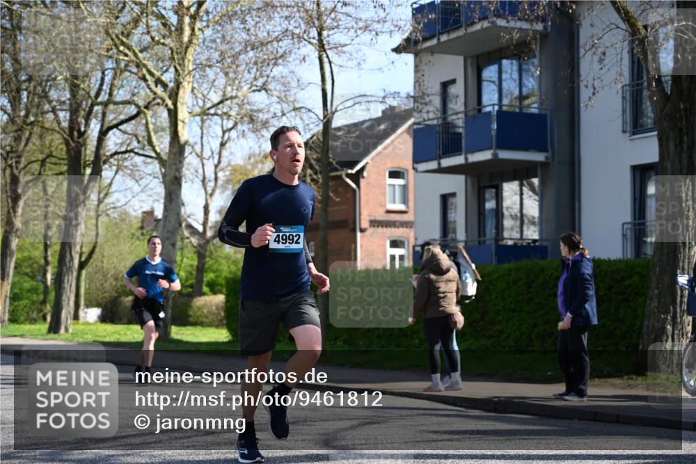 12.04.2026 - 45. Internationalen Wilhelmsburger Insellauf J. Mangold http://msf.ph/oto/9461812 12.04.2026 10:47:05 Ziel 3332, 3349, 4297, 3830, 3098, 5445, 4992, 3450, 5054, 2358, 4932, 4402, 4367, 4181, 5272, 3174, 4360, 4539 meine-sportfotos.de