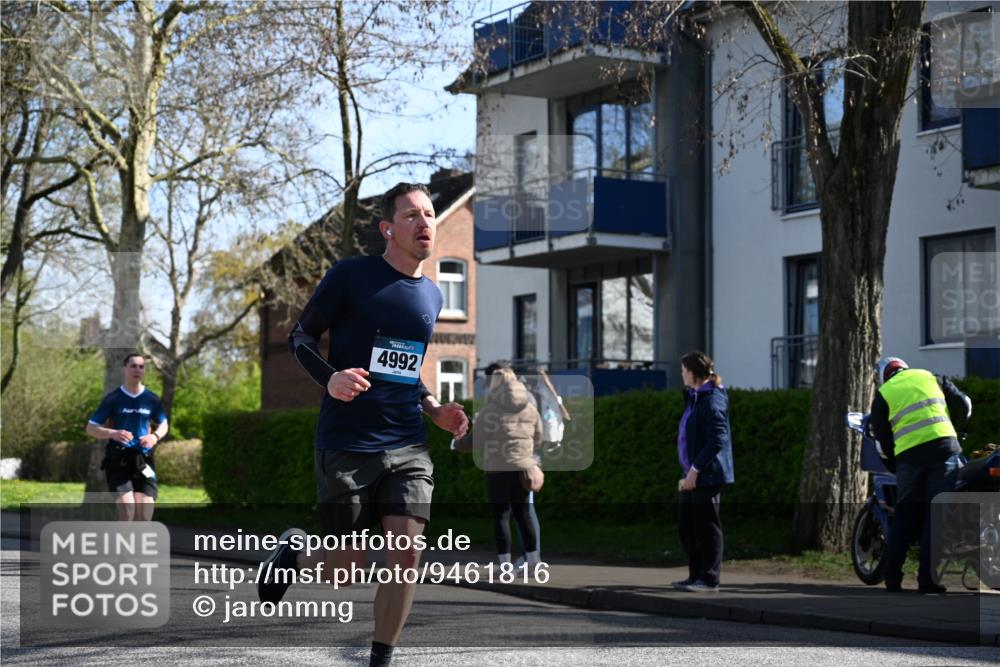 12.04.2026 - 45. Internationalen Wilhelmsburger Insellauf J. Mangold http://msf.ph/oto/9461816 12.04.2026 10:47:05 Ziel 3332, 3349, 4297, 3830, 3098, 5445, 4992, 3450, 5054, 2358, 4932, 4402, 4367, 4181, 5272, 3174, 4360, 4539 meine-sportfotos.de