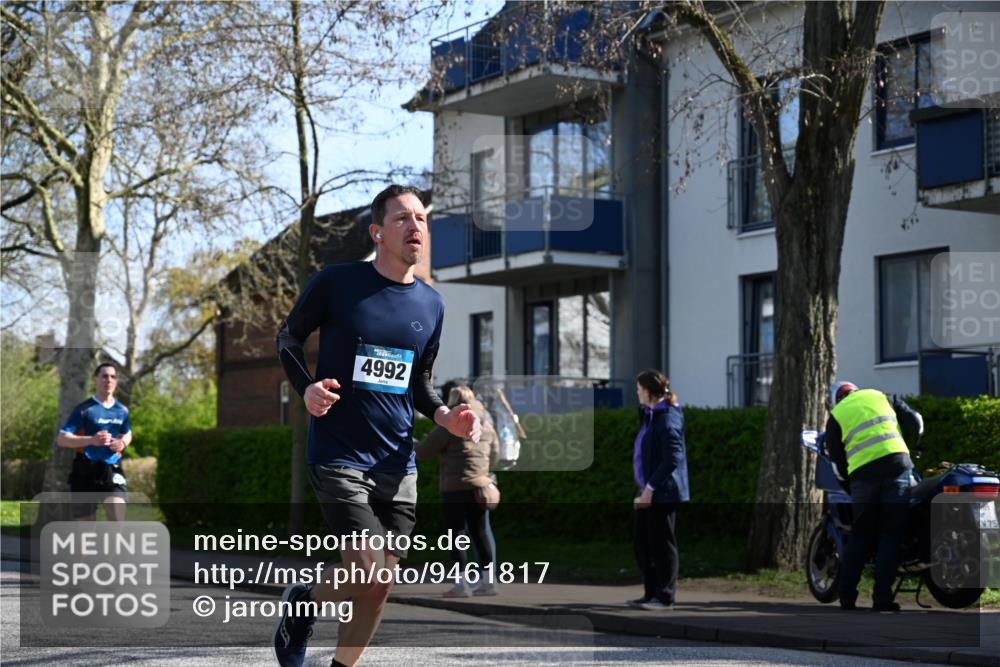 12.04.2026 - 45. Internationalen Wilhelmsburger Insellauf J. Mangold http://msf.ph/oto/9461817 12.04.2026 10:47:05 Ziel 3332, 3349, 4297, 3830, 3098, 5445, 4992, 3450, 5054, 2358, 4932, 4402, 4367, 4181, 5272, 3174, 4360, 4539 meine-sportfotos.de