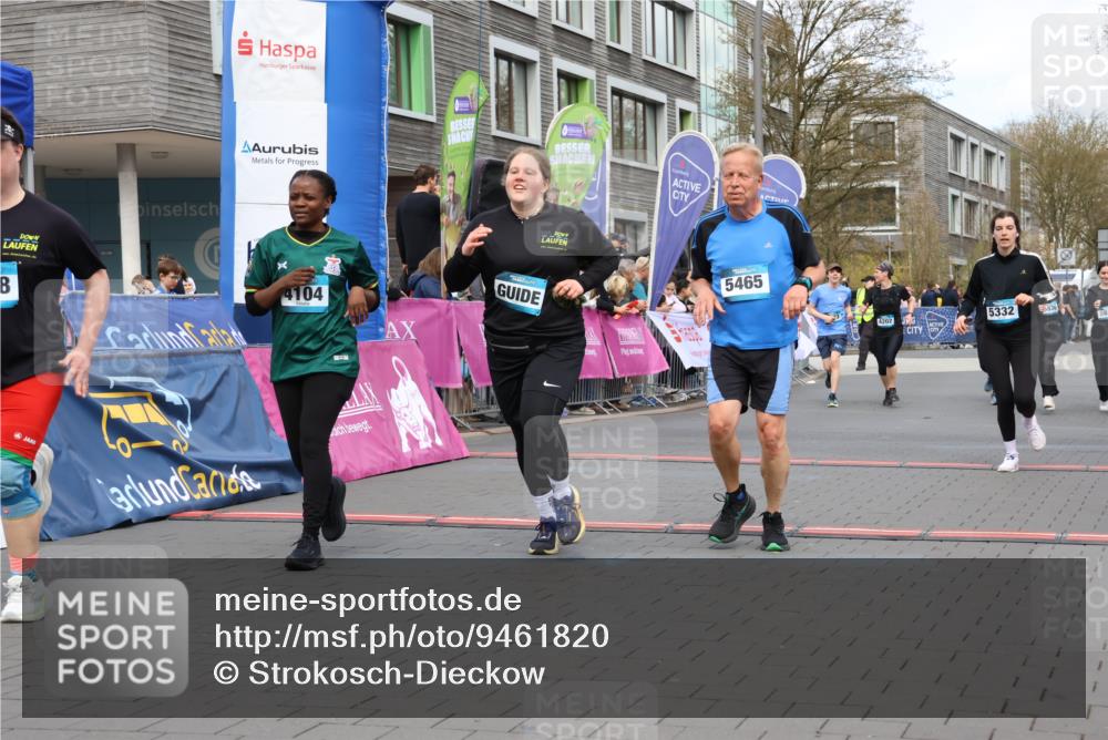 12.04.2026 - 45. Internationalen Wilhelmsburger Insellauf Strokosch-Dieckow http://msf.ph/oto/9461820 12.04.2026 13:18:21 Ziel 2903, 4104, 5465, 4998, 5332, 4203 meine-sportfotos.de
