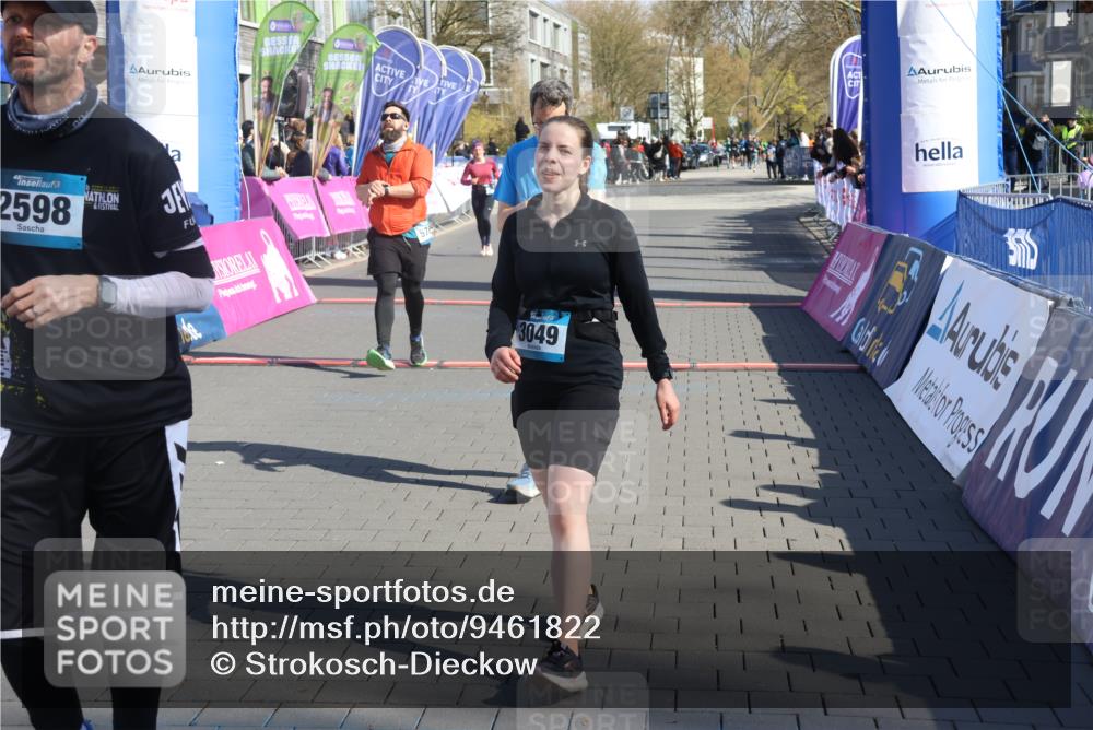 12.04.2026 - 45. Internationalen Wilhelmsburger Insellauf Strokosch-Dieckow http://msf.ph/oto/9461822 12.04.2026 10:51:49 Ziel 3049, 4263, 5769, 3572 meine-sportfotos.de