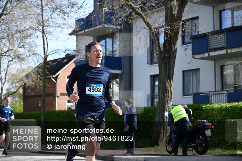 12.04.2026 - 45. Internationalen Wilhelmsburger Insellauf J. Mangold http://msf.ph/oto/9461823 12.04.2026 10:47:06 Ziel 4297, 3830, 3098, 5445, 4992, 3450, 5054, 2358, 4932, 4402, 4367, 4181, 5272, 3174, 4360, 4539, 3762 meine-sportfotos.de