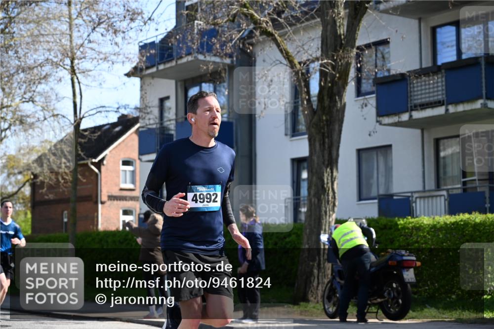 12.04.2026 - 45. Internationalen Wilhelmsburger Insellauf J. Mangold http://msf.ph/oto/9461824 12.04.2026 10:47:06 Ziel 4297, 3830, 3098, 5445, 4992, 3450, 5054, 2358, 4932, 4402, 4367, 4181, 5272, 3174, 4360, 4539, 3762 meine-sportfotos.de