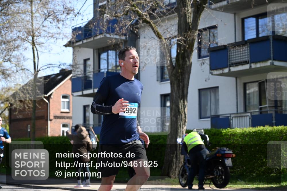 12.04.2026 - 45. Internationalen Wilhelmsburger Insellauf J. Mangold http://msf.ph/oto/9461825 12.04.2026 10:47:06 Ziel 4297, 3830, 3098, 5445, 4992, 3450, 5054, 2358, 4932, 4402, 4367, 4181, 5272, 3174, 4360, 4539, 3762 meine-sportfotos.de