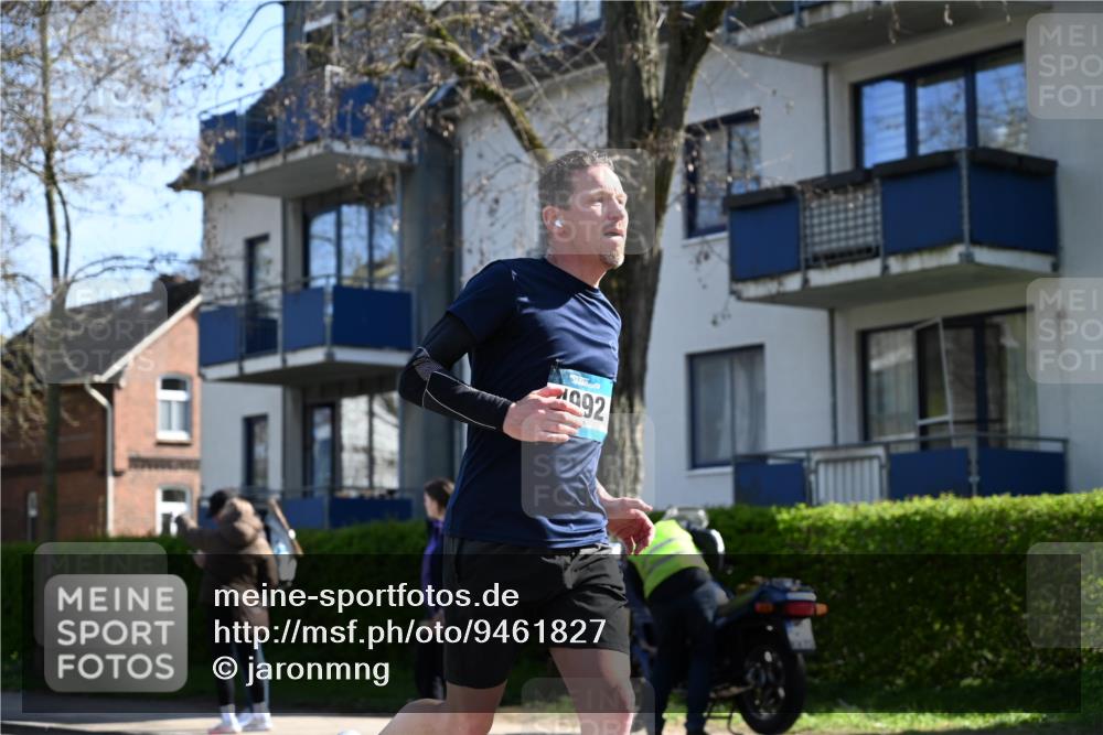 12.04.2026 - 45. Internationalen Wilhelmsburger Insellauf J. Mangold http://msf.ph/oto/9461827 12.04.2026 10:47:06 Ziel 4297, 3830, 3098, 5445, 4992, 3450, 5054, 2358, 4932, 4402, 4367, 4181, 5272, 3174, 4360, 4539, 3762 meine-sportfotos.de