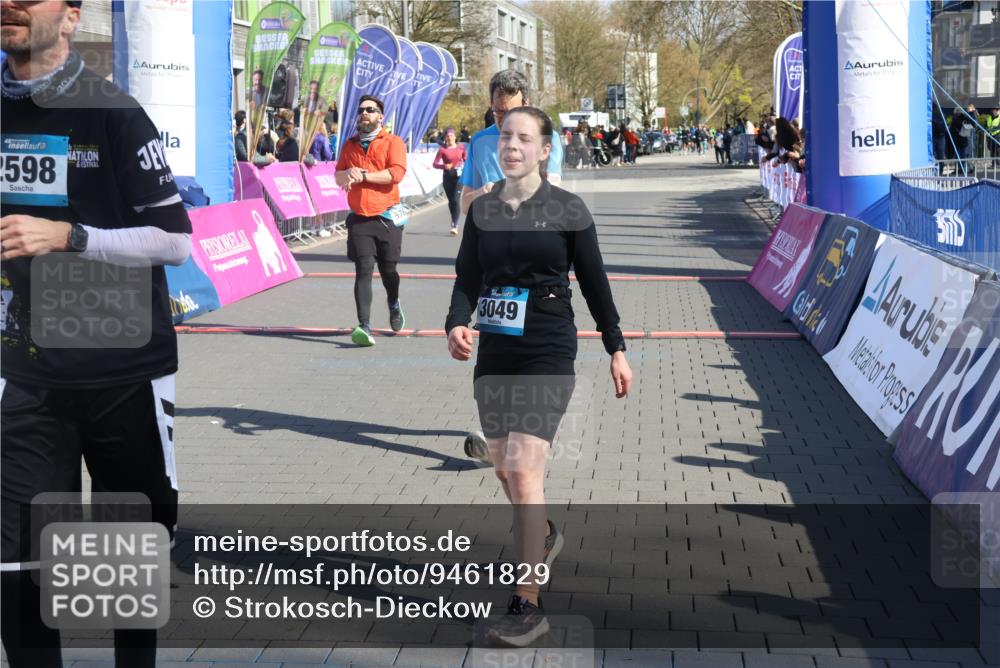 12.04.2026 - 45. Internationalen Wilhelmsburger Insellauf Strokosch-Dieckow http://msf.ph/oto/9461829 12.04.2026 10:51:49 Ziel 3049, 4263, 5769, 3572 meine-sportfotos.de