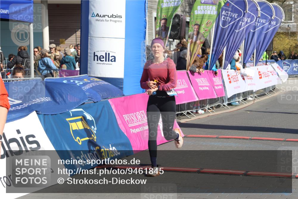 12.04.2026 - 45. Internationalen Wilhelmsburger Insellauf Strokosch-Dieckow http://msf.ph/oto/9461845 12.04.2026 10:51:53 Ziel 5769, 3572, 4503 meine-sportfotos.de