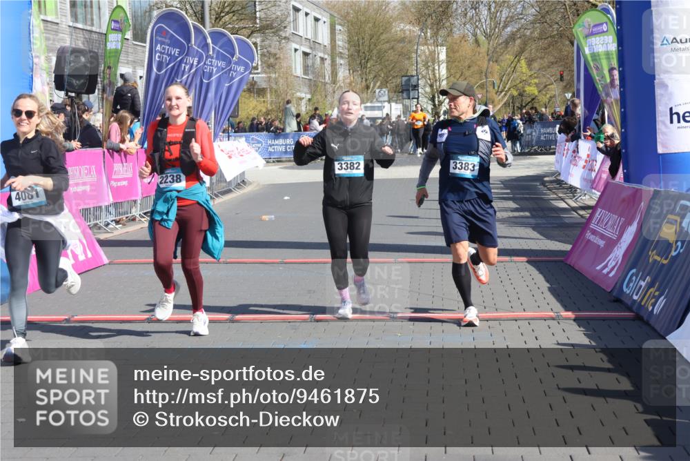 12.04.2026 - 45. Internationalen Wilhelmsburger Insellauf Strokosch-Dieckow http://msf.ph/oto/9461875 12.04.2026 11:09:57 Ziel 2612, 3382, 4081, 3383, 2238 meine-sportfotos.de