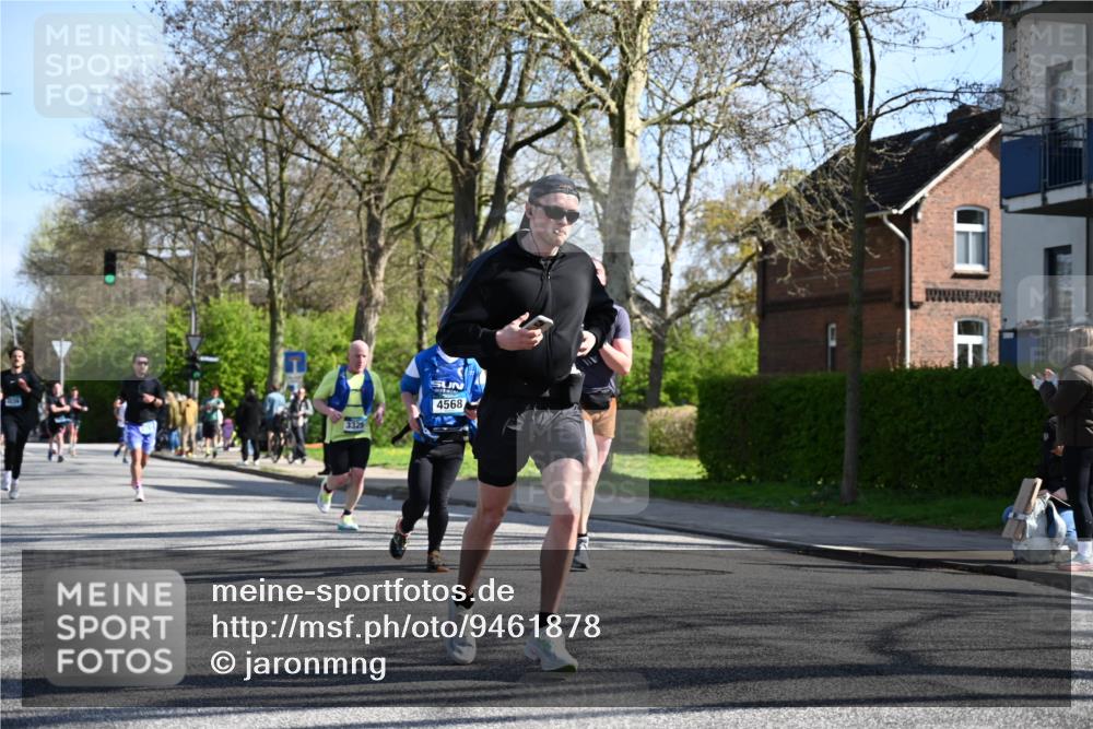 12.04.2026 - 45. Internationalen Wilhelmsburger Insellauf J. Mangold http://msf.ph/oto/9461878 12.04.2026 10:47:43 Ziel 4402, 4367, 4181, 5272, 3174, 4360, 4539, 3762, 4568, 3325, 5749, 2784, 4834, 4330, 3311, 2809, 4415, 4681, 2373, 2384, 2442, 3631, 5578, 3414, 3307, 4882, 2053, 4563, 4866, 4563, 4866, 2438, 3513, 2854, 2887, 3103 meine-sportfotos.de