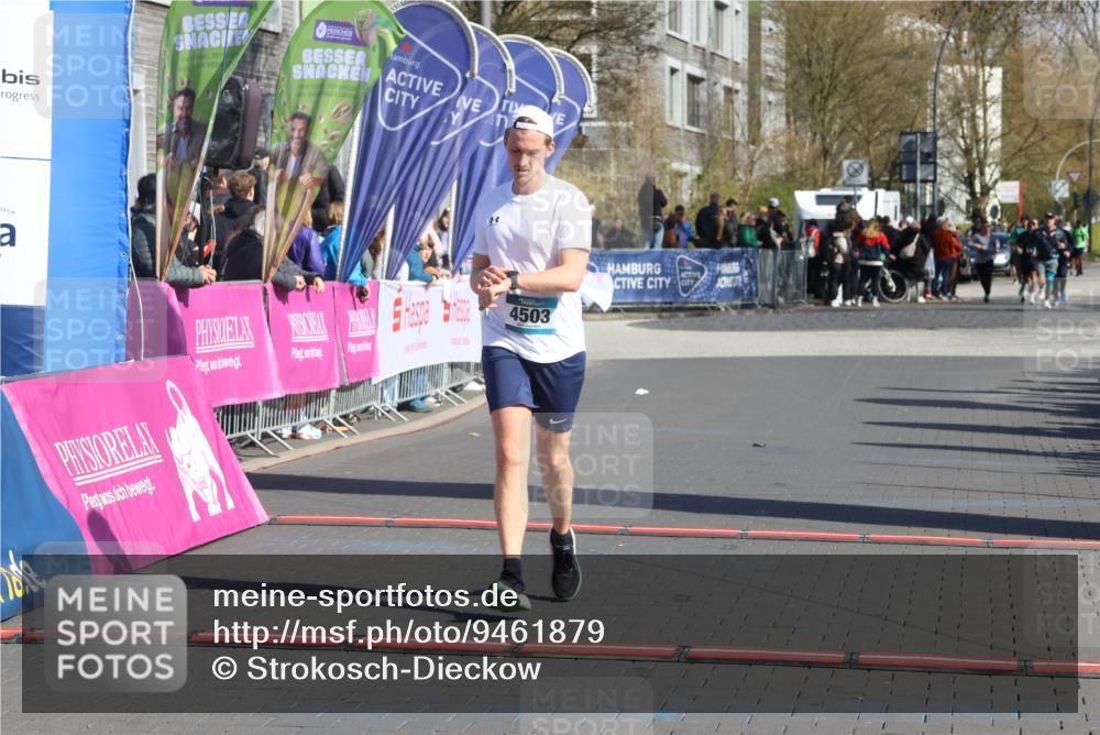 12.04.2026 - 45. Internationalen Wilhelmsburger Insellauf Strokosch-Dieckow http://msf.ph/oto/9461879 12.04.2026 10:51:57 Ziel 3572, 4503 meine-sportfotos.de