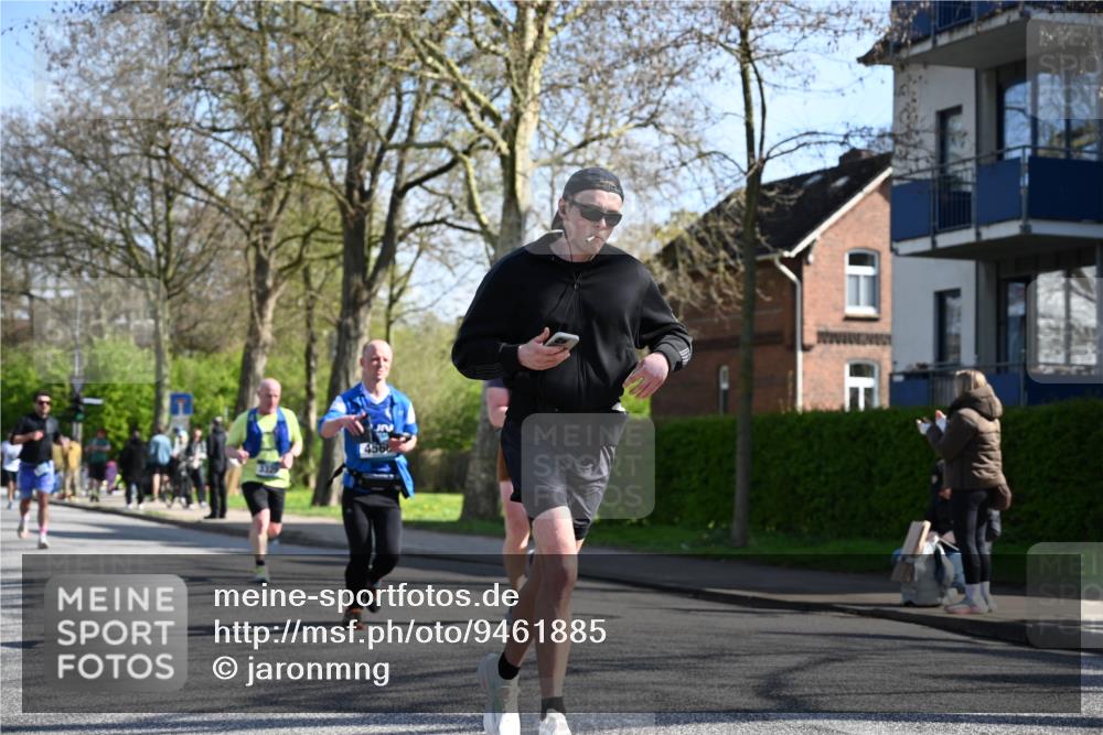 12.04.2026 - 45. Internationalen Wilhelmsburger Insellauf J. Mangold http://msf.ph/oto/9461885 12.04.2026 10:47:43 Ziel 4402, 4367, 4181, 5272, 3174, 4360, 4539, 3762, 4568, 3325, 5749, 2784, 4834, 4330, 3311, 2809, 4415, 4681, 2373, 2384, 2442, 3631, 5578, 3414, 3307, 4882, 2053, 4563, 4866, 4563, 4866, 2438, 3513, 2854, 2887, 3103 meine-sportfotos.de