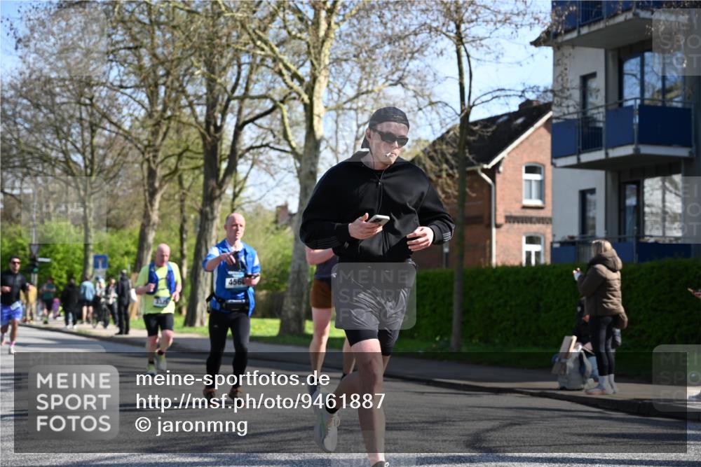 12.04.2026 - 45. Internationalen Wilhelmsburger Insellauf J. Mangold http://msf.ph/oto/9461887 12.04.2026 10:47:43 Ziel 4402, 4367, 4181, 5272, 3174, 4360, 4539, 3762, 4568, 3325, 5749, 2784, 4834, 4330, 3311, 2809, 4415, 4681, 2373, 2384, 2442, 3631, 5578, 3414, 3307, 4882, 2053, 4563, 4866, 4563, 4866, 2438, 3513, 2854, 2887, 3103 meine-sportfotos.de