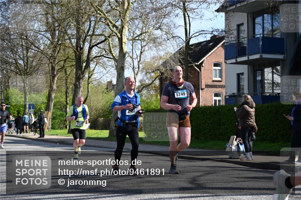 12.04.2026 - 45. Internationalen Wilhelmsburger Insellauf J. Mangold http://msf.ph/oto/9461891 12.04.2026 10:47:44 Ziel 4402, 4367, 4181, 5272, 3174, 4360, 4539, 3762, 4568, 3325, 5749, 2784, 4834, 4330, 3311, 2809, 4415, 4681, 2373, 2384, 2442, 3631, 5578, 3414, 3307, 4882, 2053, 4563, 4866, 2438, 3513, 2854, 2887, 3103, 4424 meine-sportfotos.de